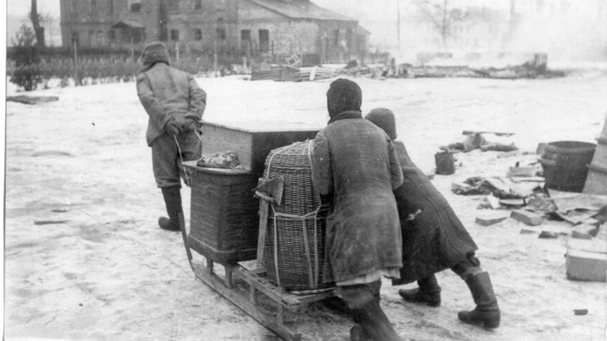 Переписывая войну: как на Западе искажают историю блокады Ленинграда смотреть онлайн