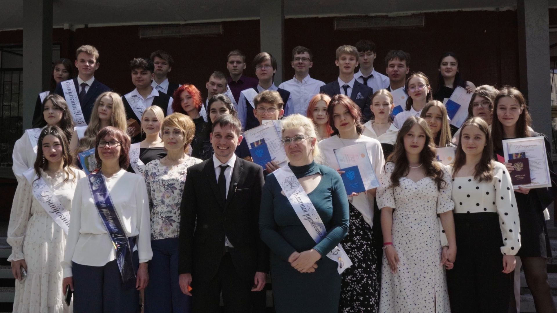 Торжественное вручение аттестатов учащимся 11-х классов. ГБОУ средняя школа №195. 28 июня 2025.