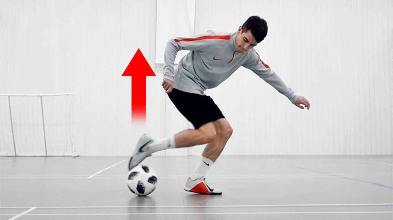 7 СПОСОБОВ КРАСИВО ПОДНЯТЬ МЯЧ ДЛЯ ПРОФИ! (FLICK UP'S) | ОБУЧЕНИЕ, ФРИСТАЙЛ, ФУТБОЛ смотреть онлайн