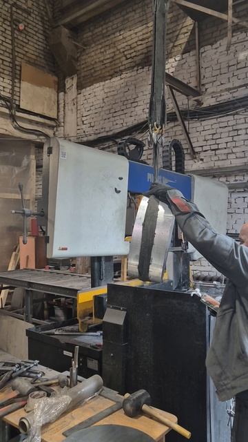 Резка алюминия: подготовка и рез на ленточнопильном (производство СМЦ «Сфера»)