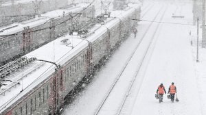 Пассажиров задержанных под Кировом пригородных поездов развезут автобусами