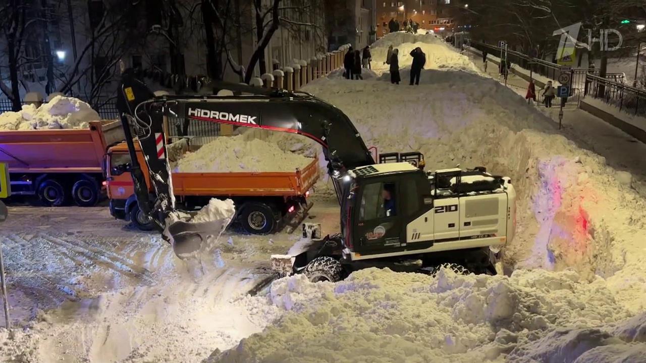 В столице на этой неделе погода стала одним из главных поставщиков новостей. смотреть онлайн