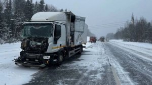 Женщина пострадала в массовом ДТП с фурами на трассе в Вологодской области
