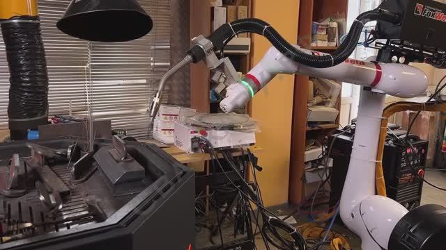 Переносной роботизированный сварочный комплекс VECTORсobot-1500 Обзор Переносной роботизированный сварочный комплекс VECTORсobot-1500 Обзор