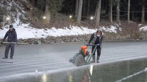 Интересный  способ производства льда в Японии.