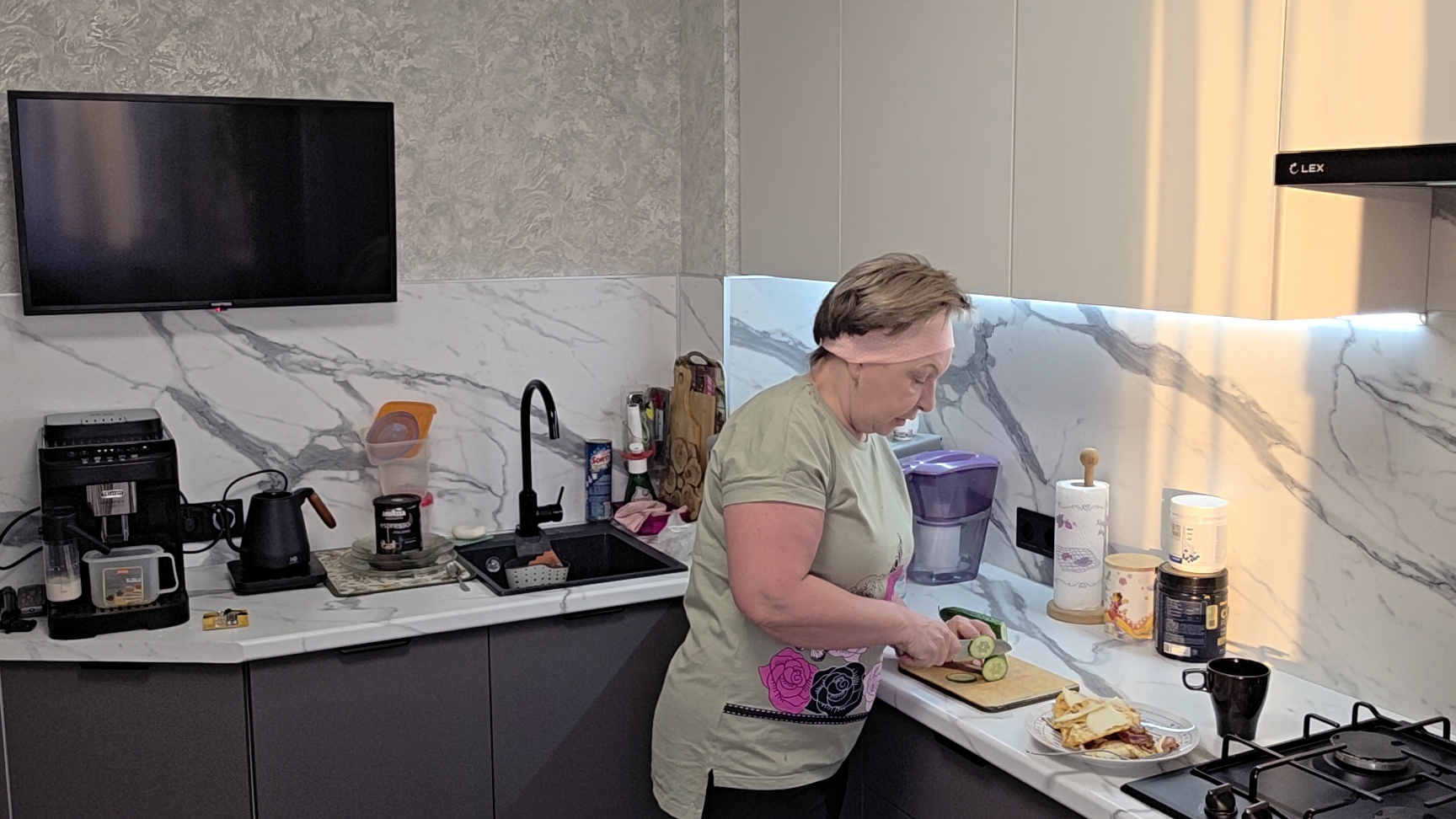 Почему так то? смотреть онлайн