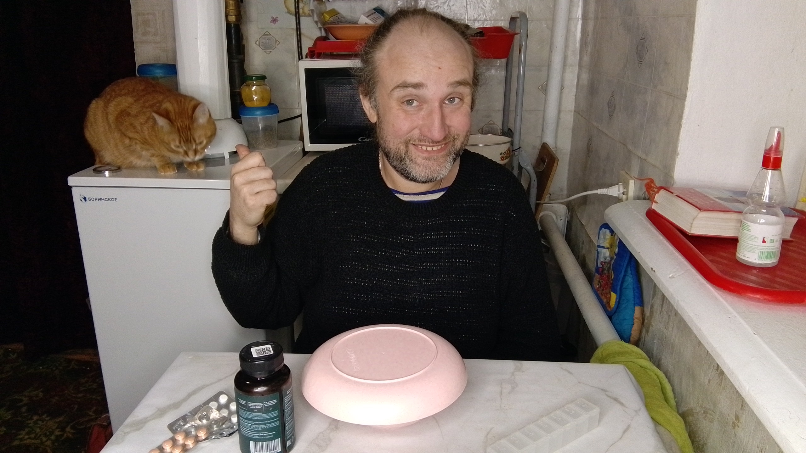 ужин с Рыжулей. я самый ловкий пролил на себя чай. мукбанг. обжор. еда на камеру. диета. шизофрения.