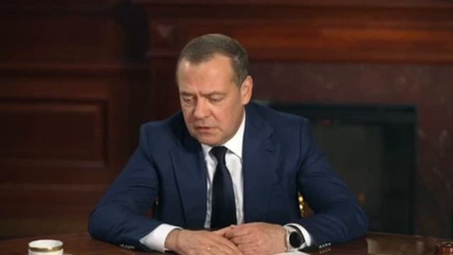 Медведев про Зеленского и власть в Европе которую захватила "банда полоумных" смотреть онлайн