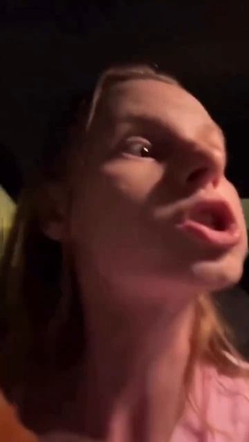 Мужик дёргает дверь смотреть онлайн