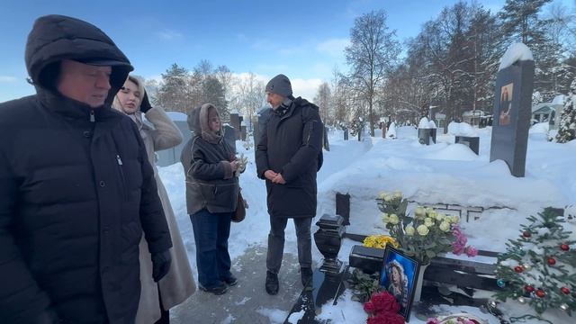 РОДНЫЕ , БЛИЗКИЕ , ДРУЗЬЯ И ЛАРИСА ДОЛИНА В ДЕНЬ РОЖДЕНИЯ НА МОГИЛЕ ЮЛИИ НАЧАЛОВОЙ | 31.01.2026 смотреть онлайн
