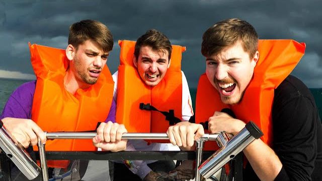 ВЫЖИВАЕМ 24 ЧАСА В БЕРМУДСКОМ ТРЕУГОЛЬНИКЕ! MRBEAST МИСТЕРБИСТ НА РУССКОМ смотреть онлайн