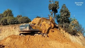 Строительство горных дорог с помощью экскаватора | Качественное выравнивание дорог на крутых склонах
