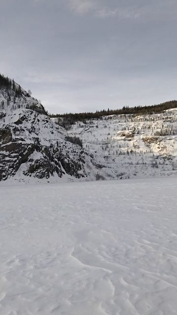 в самом центре карьера, на ледяной подушке, обзор и вид снизу #карьер #вид #природа #красота #зима