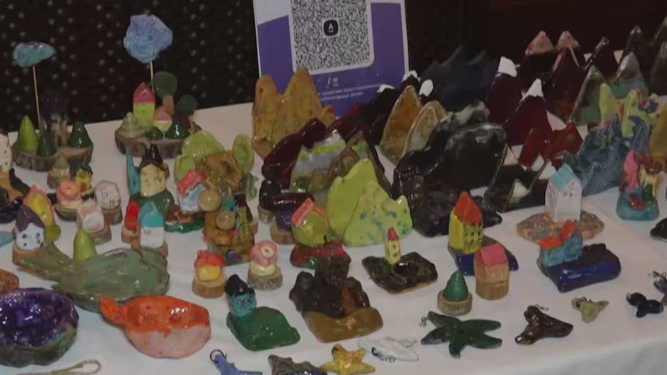 В Сочи представили коллекцию сувениров, созданную подростками с ограниченными возможностями смотреть онлайн