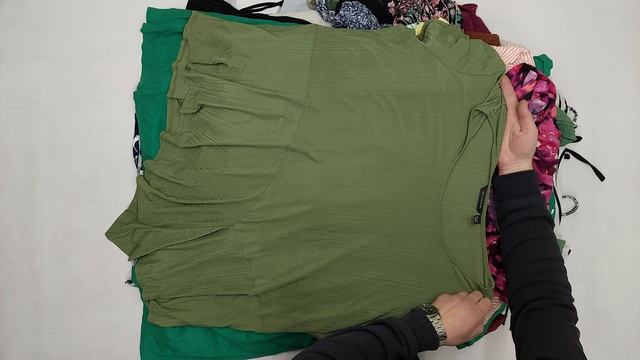 41743 Микс женский большие размеры (в основном блузки), 5пак, Misto Lecceno, секонд (extra) оптом смотреть онлайн