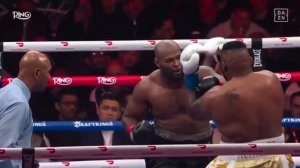 Американский боксёр Джаррелл Миллер стал героем мемов: во время поединка с него слетел парик