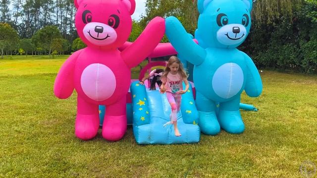 Настя изучает правила безопасности в бассейне для детей смотреть онлайн