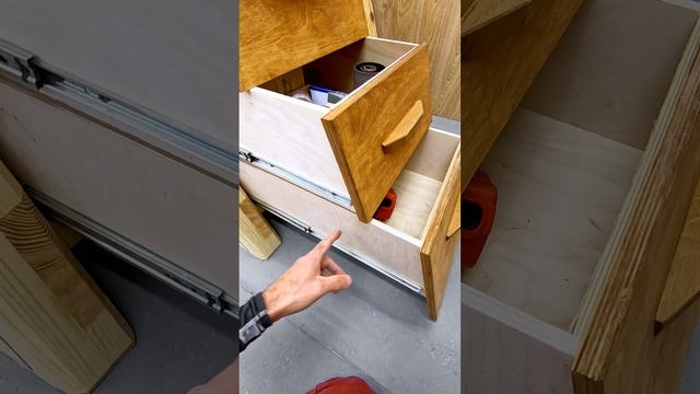 Тумба для шлифовального станка Warrior W0604 в столярной мастерской