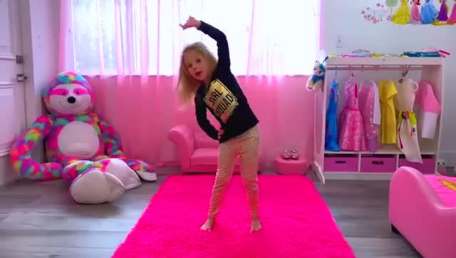 Настя наряжается не по погоде смотреть онлайн