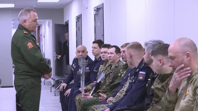 От линии фронта - к военкомату смотреть онлайн