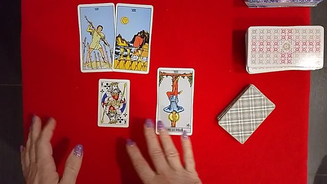 Гадание на Короля и Даму — что происходит, что думает?🍒