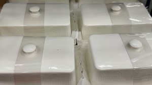 В Светофоре классные завалы посуды! Много новинок для кухни. Красивые тарелки, кружки, кастрюли.