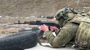 Все больше желающих приходит в пункты отбора на контрактную службу по всей стране.