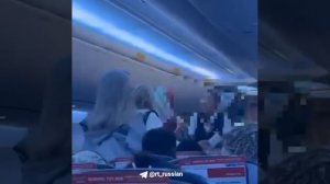 Турецкая авиакомпания штрафует пассажиров, за то что они встали со своих мест