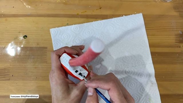 Как расписать стеклянную елочную игрушку «Щелкунчик»