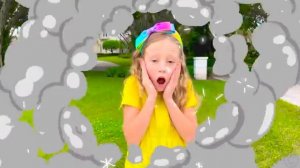 Настя показывает пример хорошего поведения для детей [get.gt]