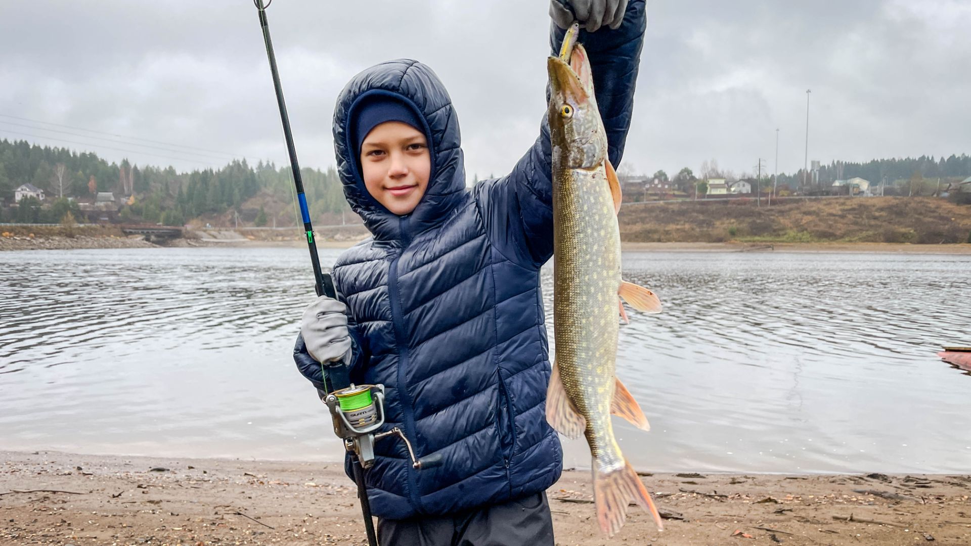 Макс и его первая щука!