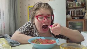 МУКБАНГ РУССКИЙ БОРЩ ПРО БЛОГЕРОВ