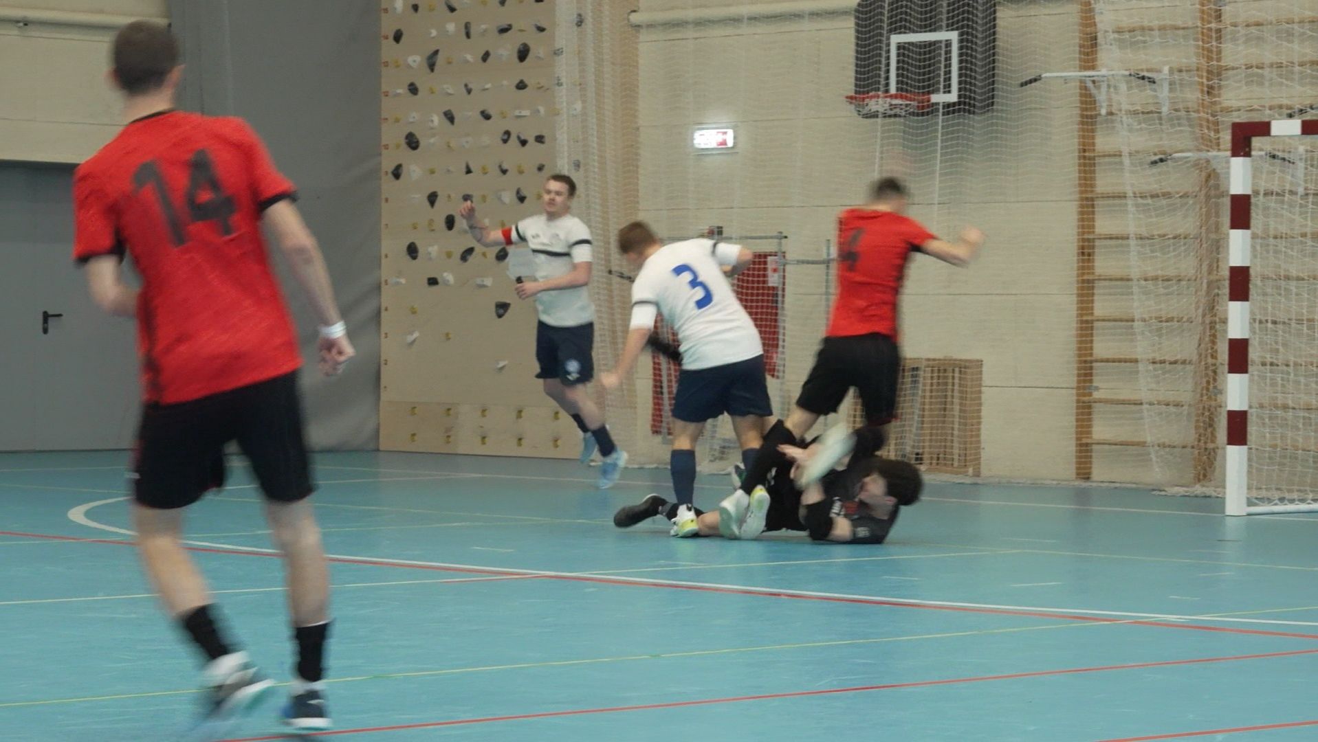 Севастополь во второй раз принял региональный этап Всероссийских состязаний по футзалу смотреть онлайн