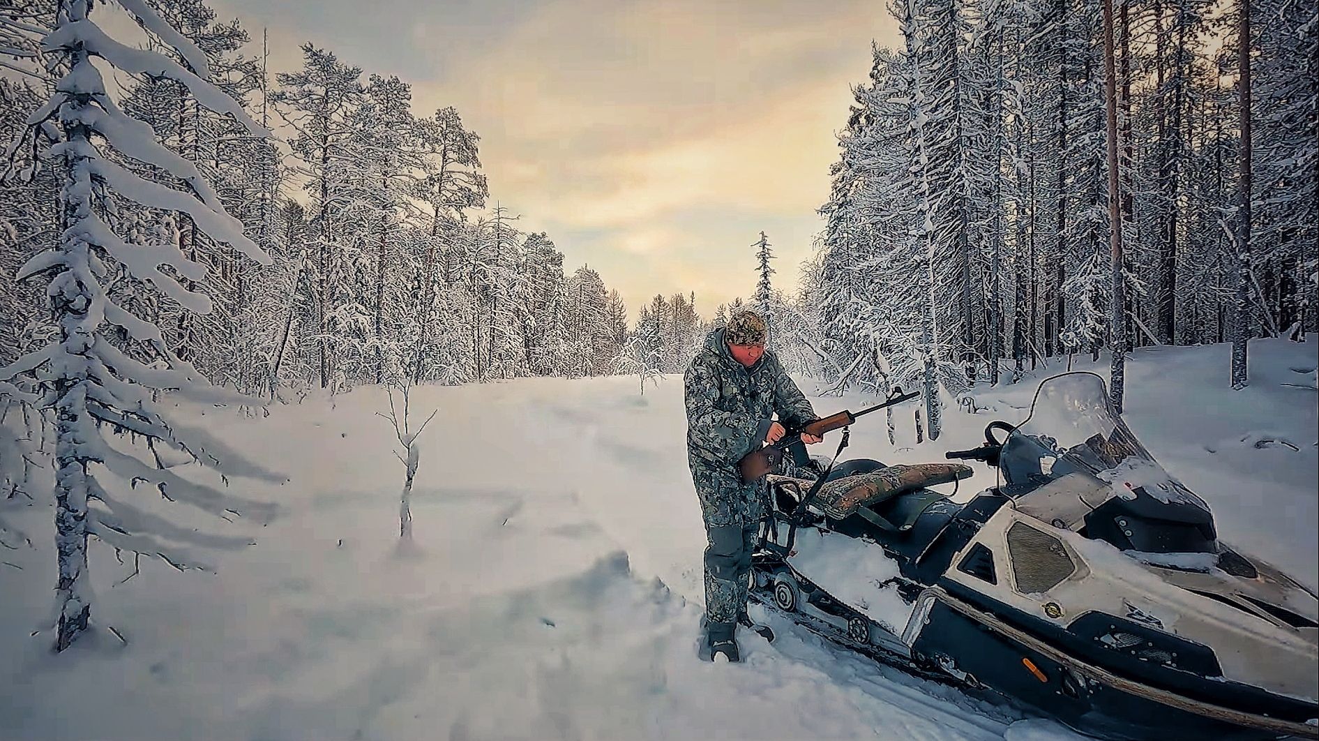 ПРЕСТУПЛЕНИЕ В ТАЙГЕ. РАССТРЕЛЯЛ ВИНОВНИКА ОКОЛО ТАЁЖНОЙ ИЗБЫ. смотреть онлайн