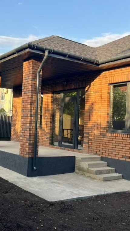 Новый Дом 140 кв.м. вместе с террасой, по первому этажу на 4 сотках земли. г.Краснодар,.п.Знаменский