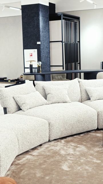 Не просто диван.