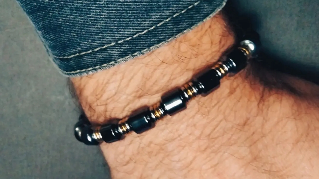 Авторский мужской браслет из гематита