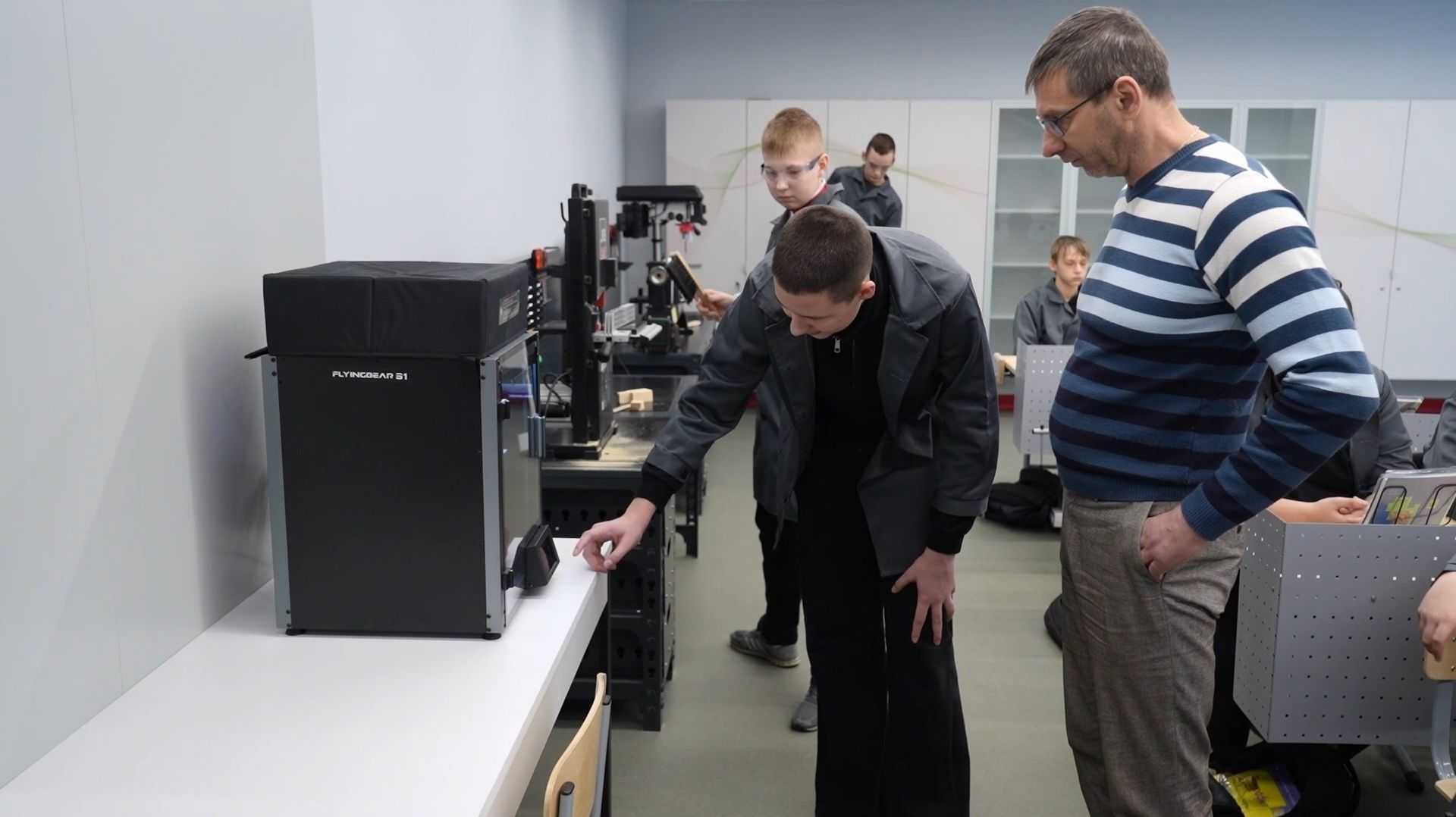 Кабинет технологии железногорской школе в подарок от Металлоинвеста смотреть онлайн