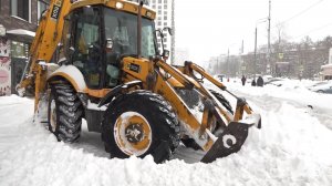В Мытищах продолжаются работы по уборке снега