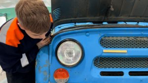 Учебный УАЗ станет боевой машиной: охинские студенты приводят его в порядок