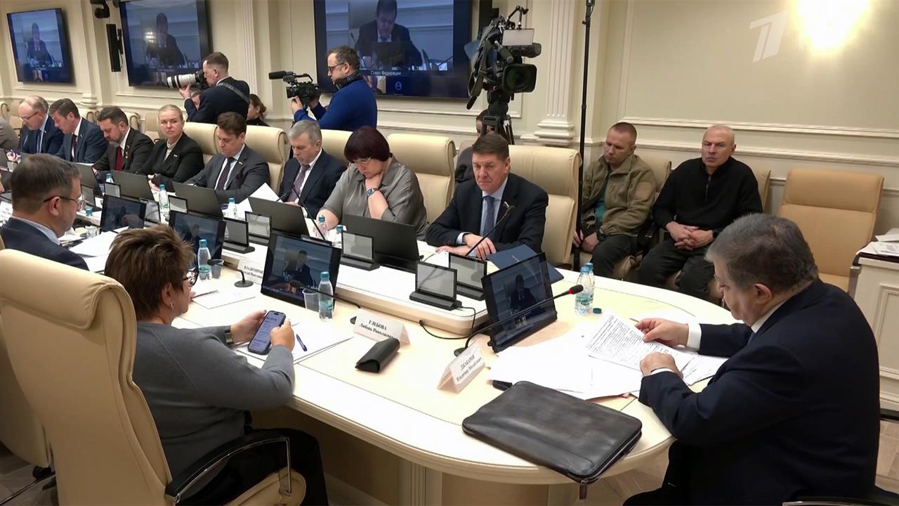 В Совете Федерации обсудили попытки вмешательства западных спецслужб в российскую политику. смотреть онлайн