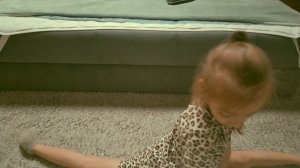 4 часть гимнастики  блогодоря  другому блогеры я села на 2 вида шпагата