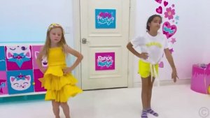 Настя показывает свой обычный школьный день [get.gt]