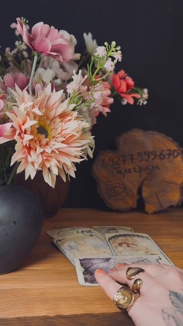 КТО СОХНЕТ ПО ТВОЕМУ МУЖЧИНЕ? #таро #тарорасклад #гадание #расклад #раскладтаро