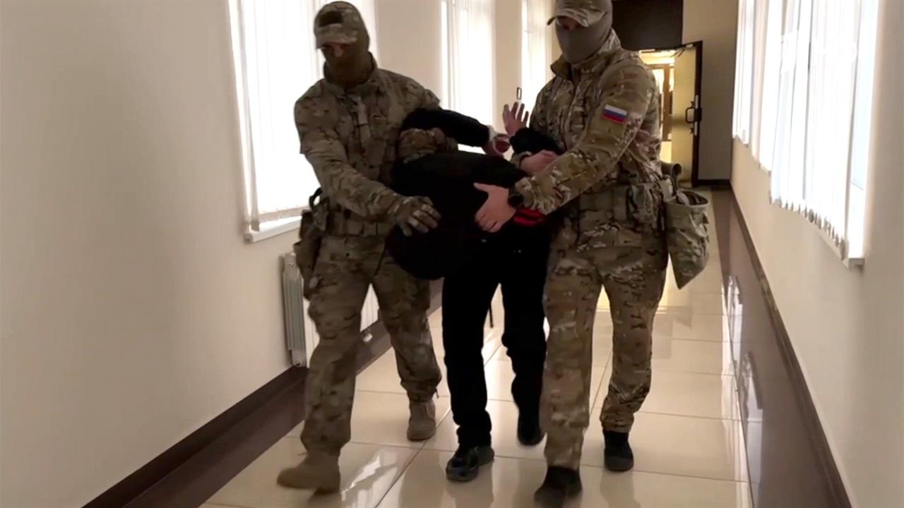 В Крыму предотвратили теракт в здании управления ФСБ. смотреть онлайн