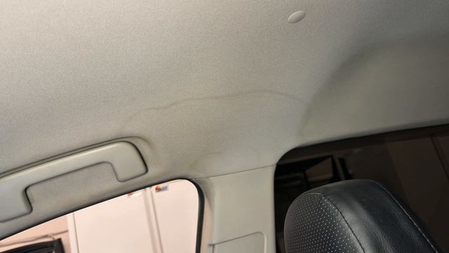 Перетяжка потолка Toyota RAV4 из серого в чёрный смотреть онлайн