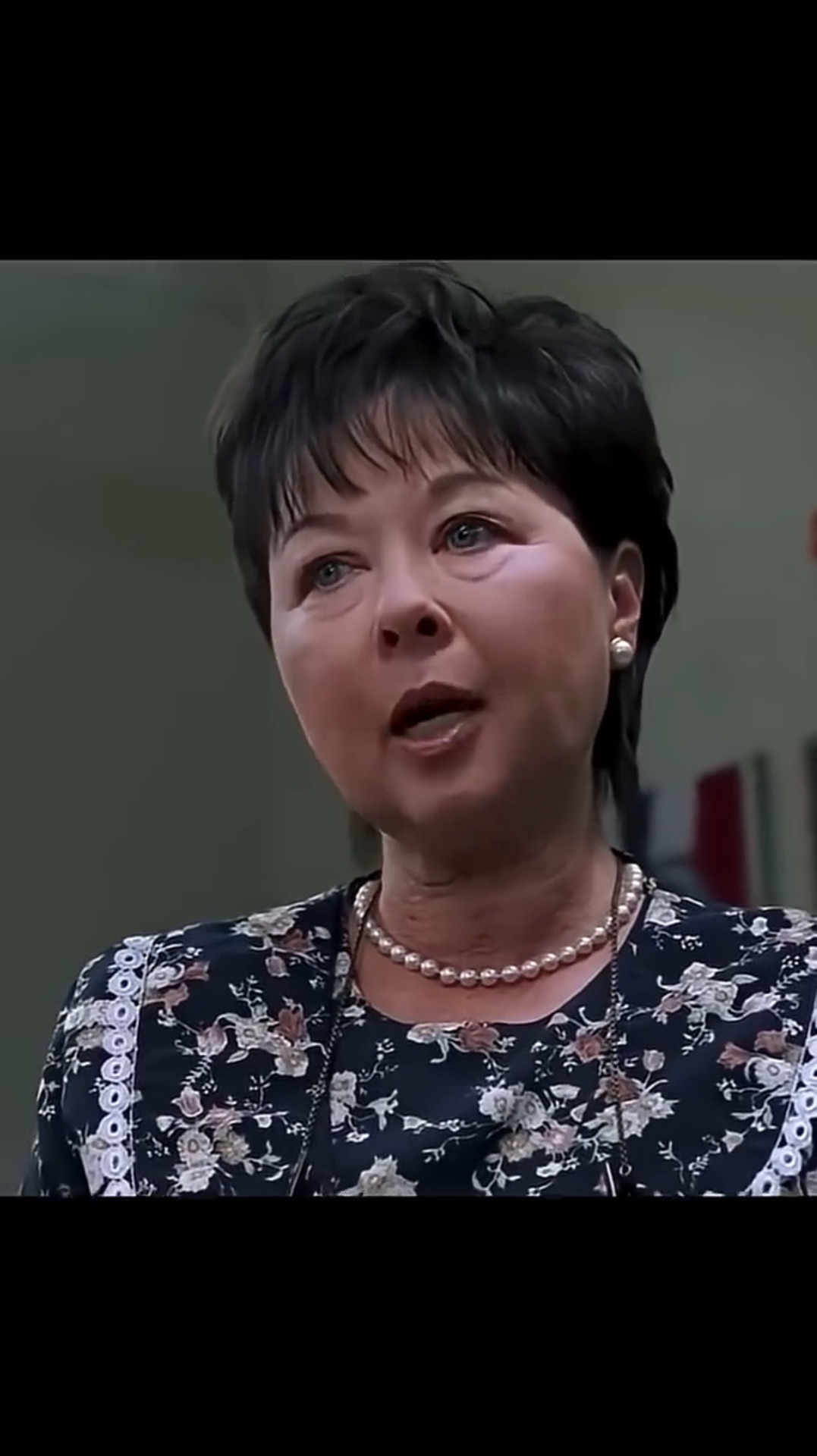 Заставляет больного мальчика просить прощения