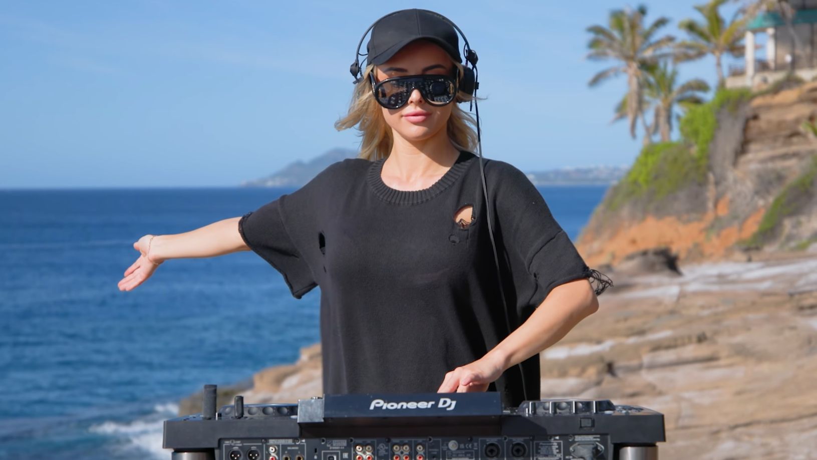 OLIWIA MOON - Melodic Techno & Progressive House｜ Oahu Hawaii смотреть онлайн