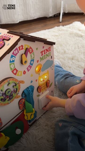 Подарок, который радует ребёнка и маму каждый день — бизиборд TiniMini.