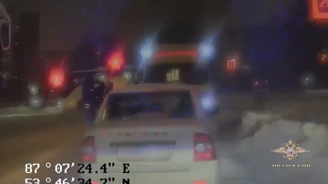 В Новокузнецке полицейские помогли автомобилисту, который за рулём потерял сознание смотреть онлайн